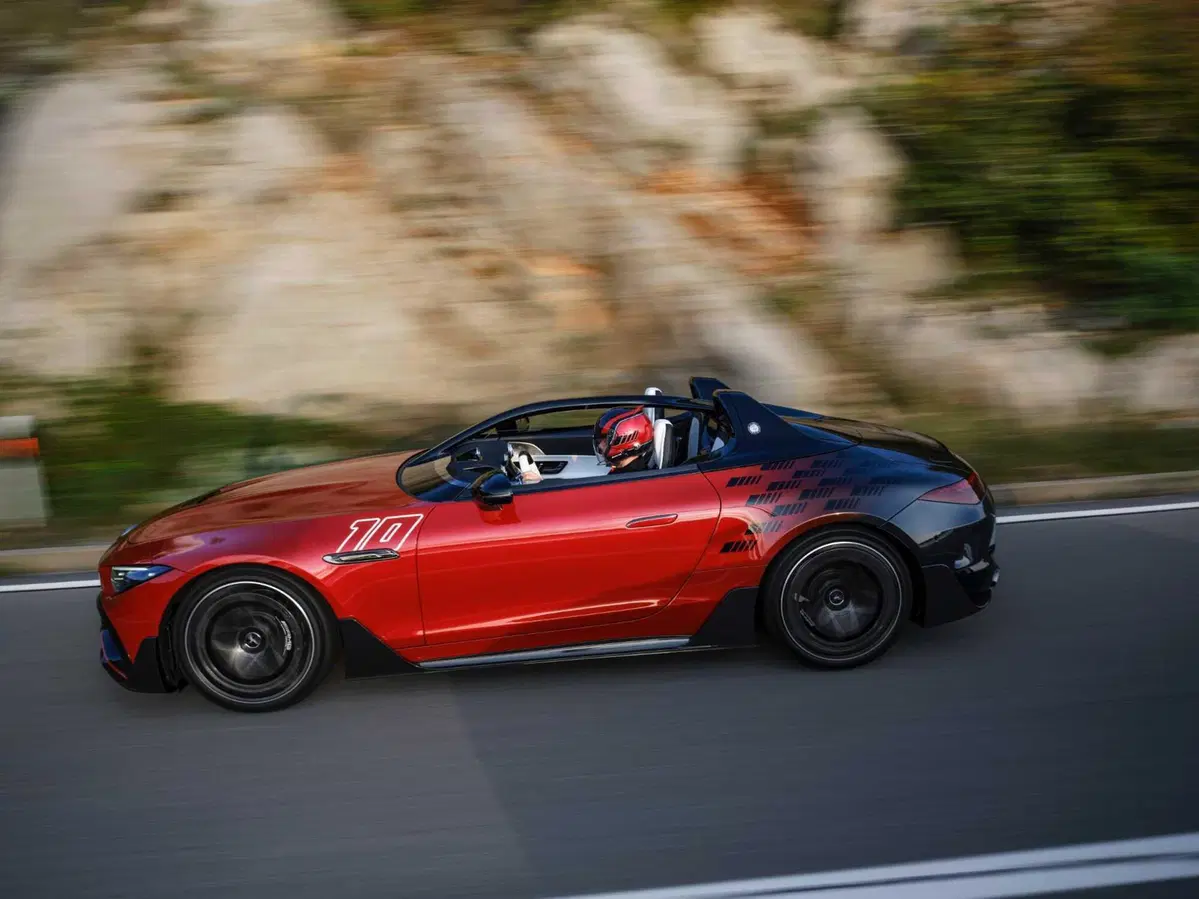 Per guidare questa Mercedes ci vuole il casco: arriva la Purespeed (13)