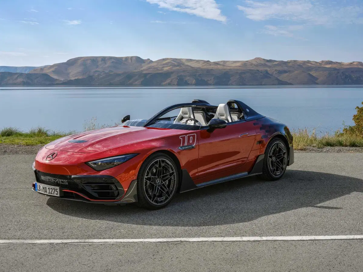 Per guidare questa Mercedes ci vuole il casco: arriva la Purespeed (16)