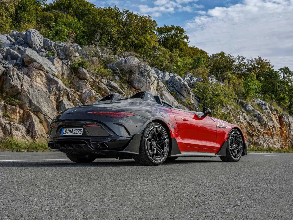 Per guidare questa Mercedes ci vuole il casco: arriva la Purespeed (18)
