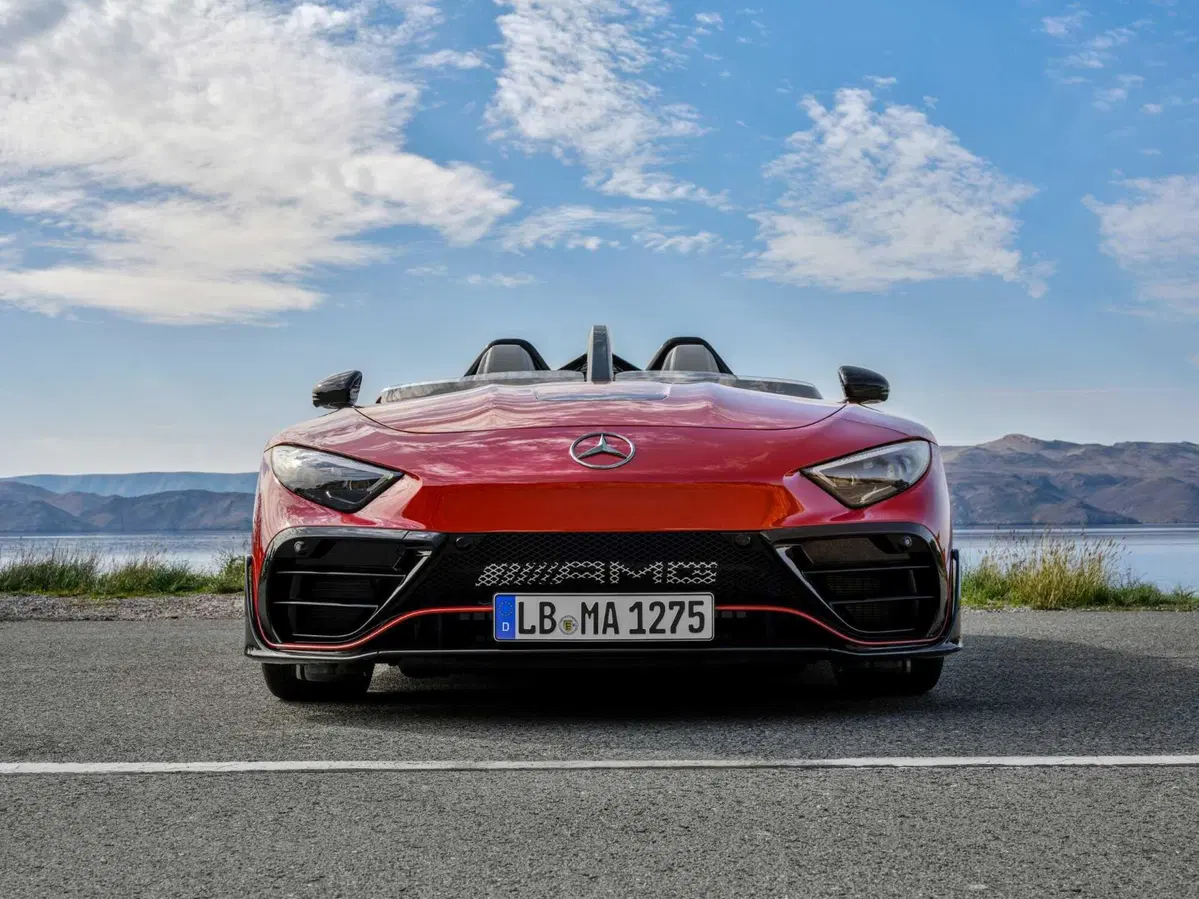 Per guidare questa Mercedes ci vuole il casco: arriva la Purespeed (19)