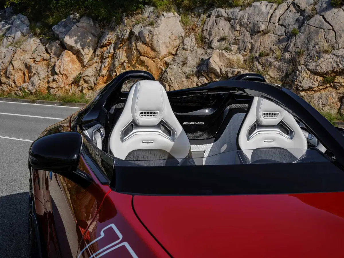 Per guidare questa Mercedes ci vuole il casco: arriva la Purespeed (23)