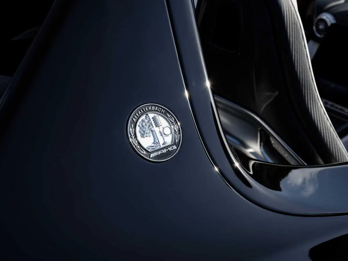 Per guidare questa Mercedes ci vuole il casco: arriva la Purespeed (24)