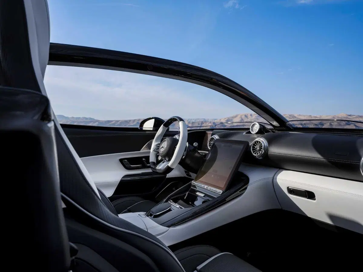 Per guidare questa Mercedes ci vuole il casco: arriva la Purespeed (28)