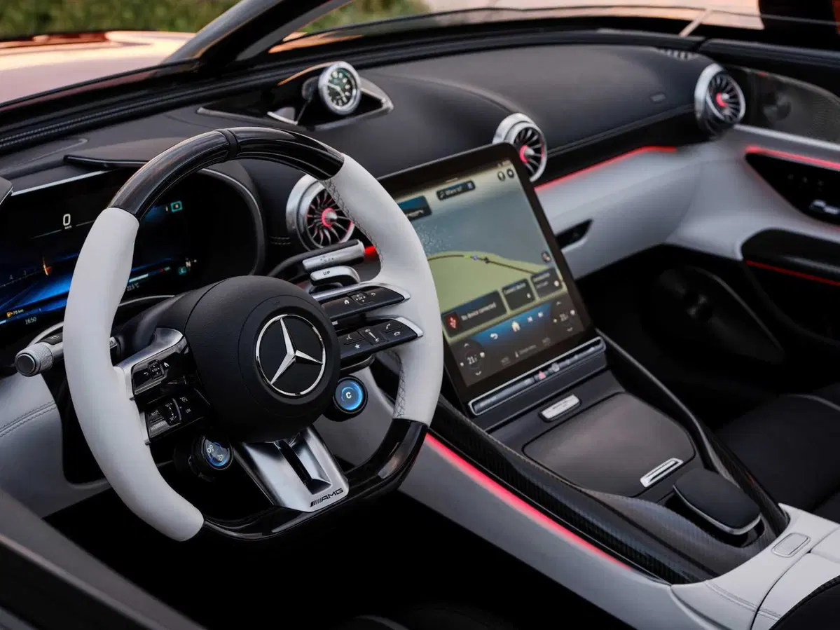 Per guidare questa Mercedes ci vuole il casco: arriva la Purespeed (29)