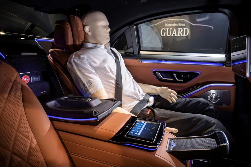 Mercedes ad alta sicurezza: S600 Guard blindata [VIDEO]