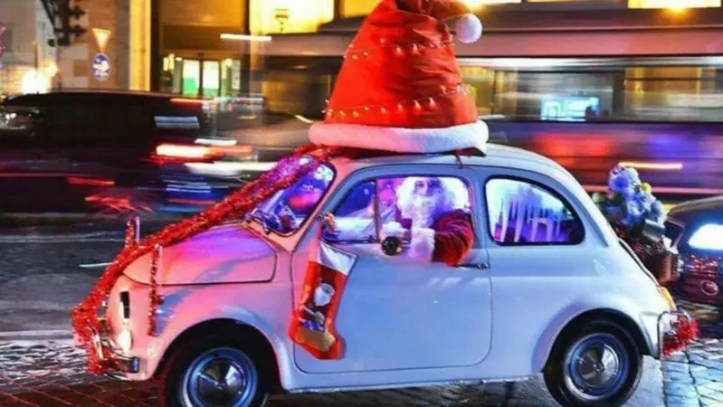 Posso decorare l'auto per Natale? Il Codice della Strada non dice (ovviamente) nulla di definitivo
