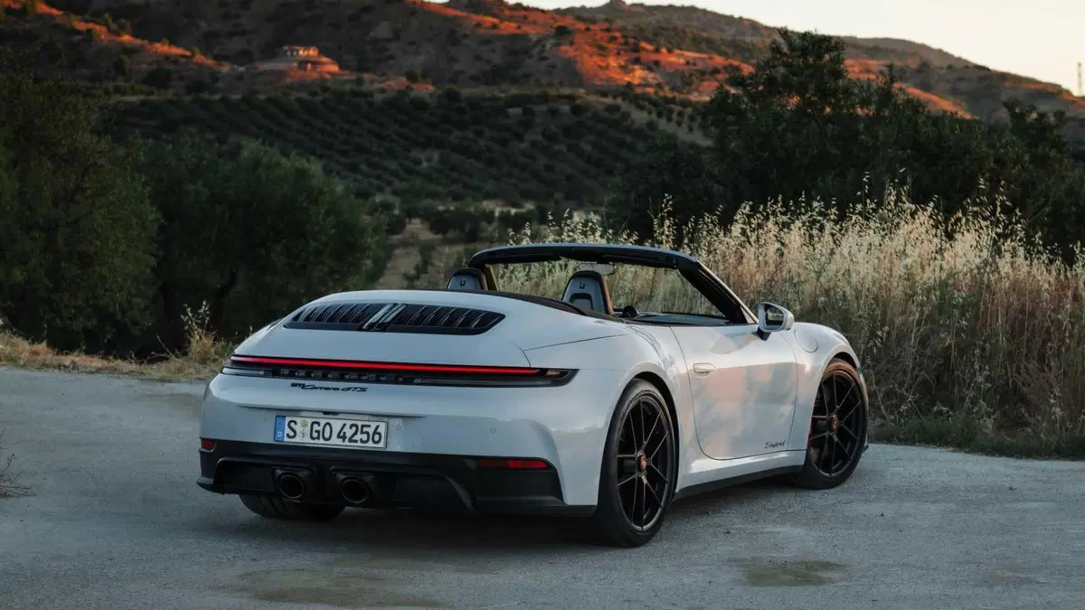 Porsche 911 Cabrio 3.6 Carrera GTS auto (4)