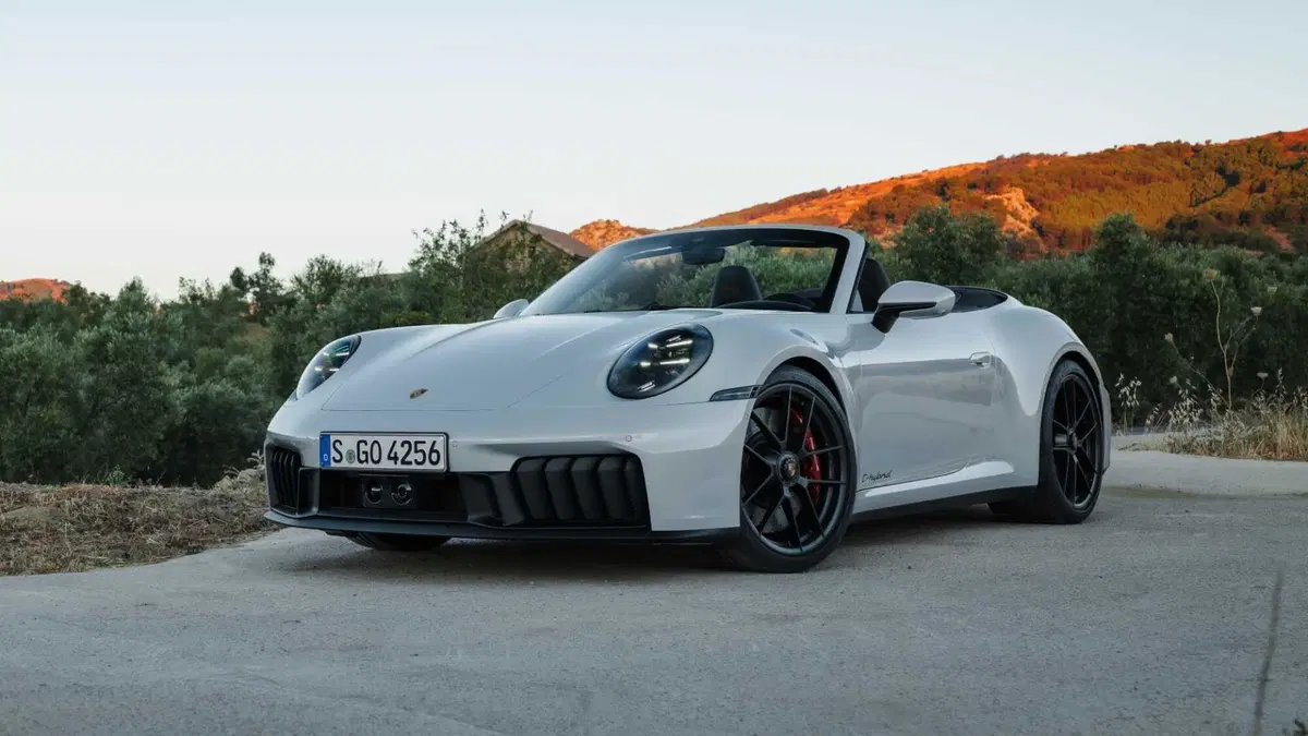 Porsche 911 Cabrio 3.6 Carrera 4 GTS auto (2)