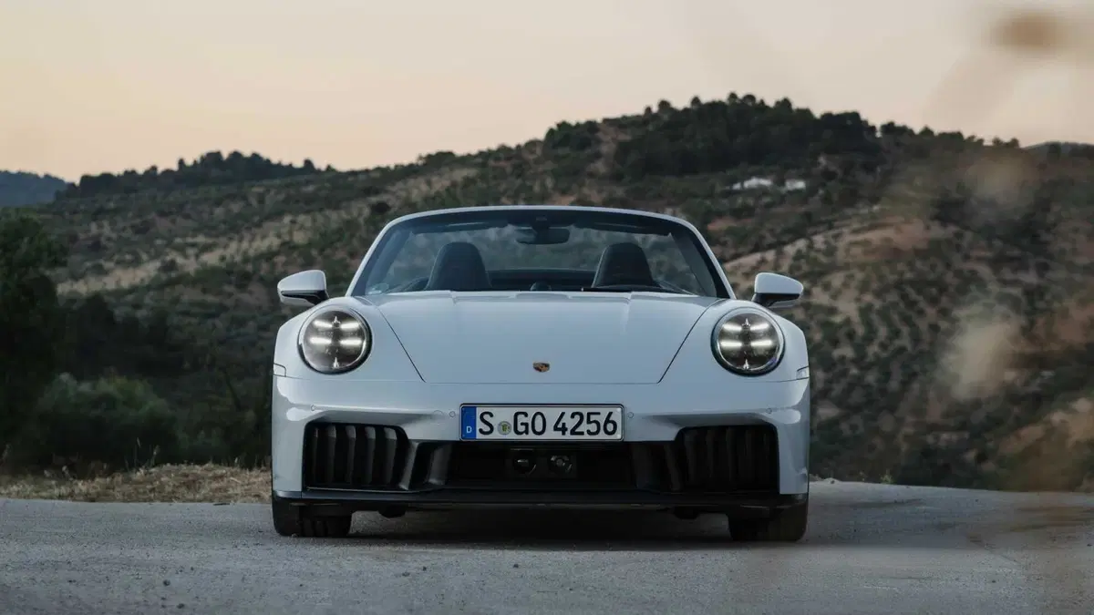 Porsche 911 Cabrio 3.6 Carrera 4 GTS auto (3)