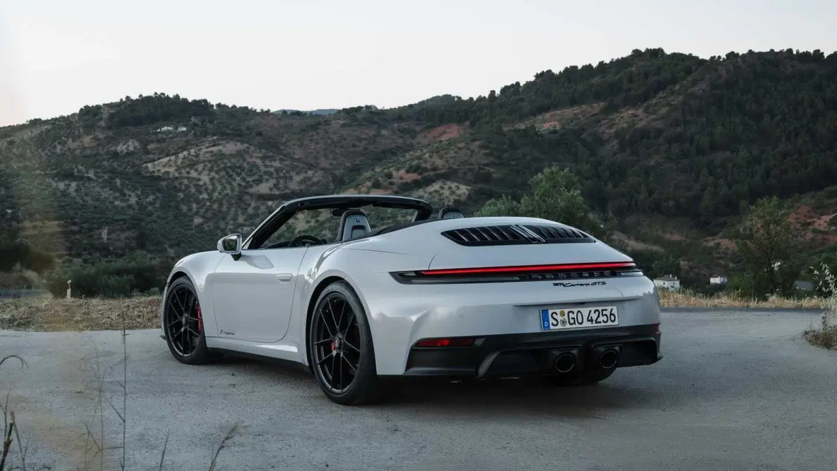 Porsche 911 Cabrio 3.6 Carrera 4 GTS auto (5)