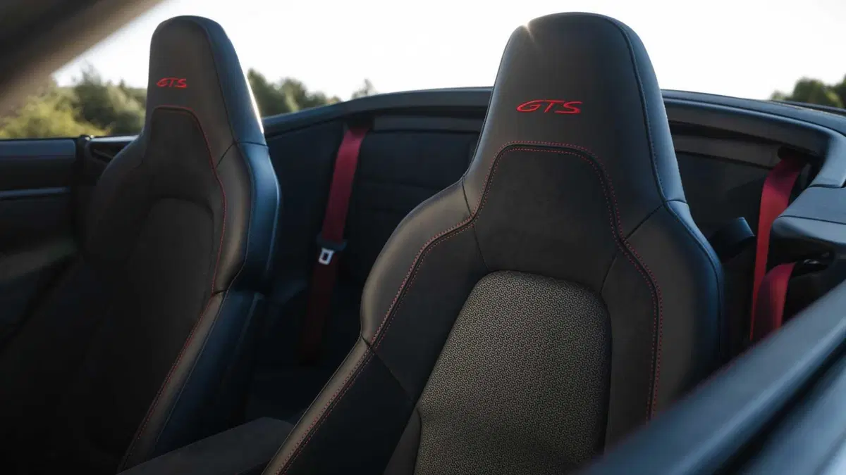 Porsche 911 Cabrio 3.6 Carrera 4 GTS auto (8)