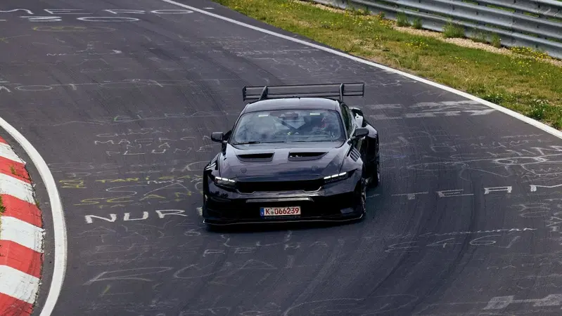 Ford Mustang GTD &egrave; l'americana pi&ugrave; veloce al Ring: il video (in gara con il drone)