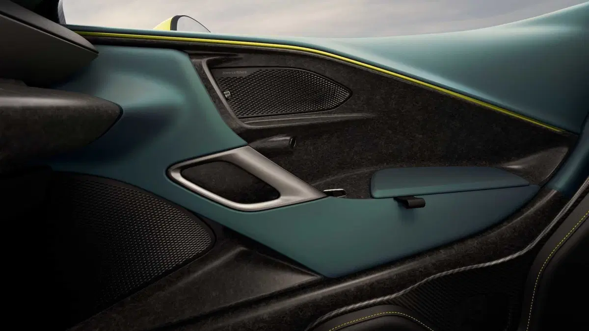 Aston Martin Valhalla: la supercar ibrida da 1.079 Cv e 1.100 Nm (28)