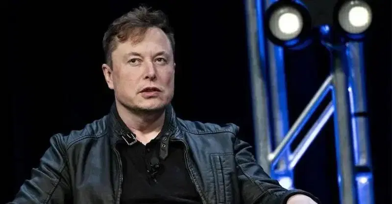 Tesla offre stipendi super da 22 mila euro al mese in smart working dall'Italia