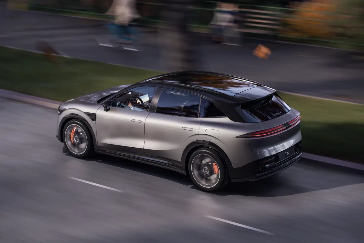 Zeekr 7X: il nuovo SUV elettrico per l’Europa che si ricarica in 13 minuti  (2)