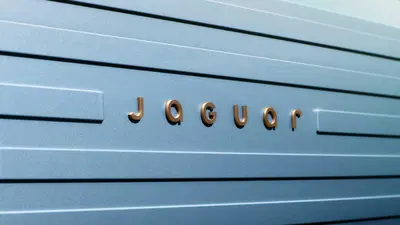 Curiosit&agrave; e un po' di ironia sul nome della nuova Jaguar: i tedeschi ci scherzano sopra, il nome da noi significa altro 