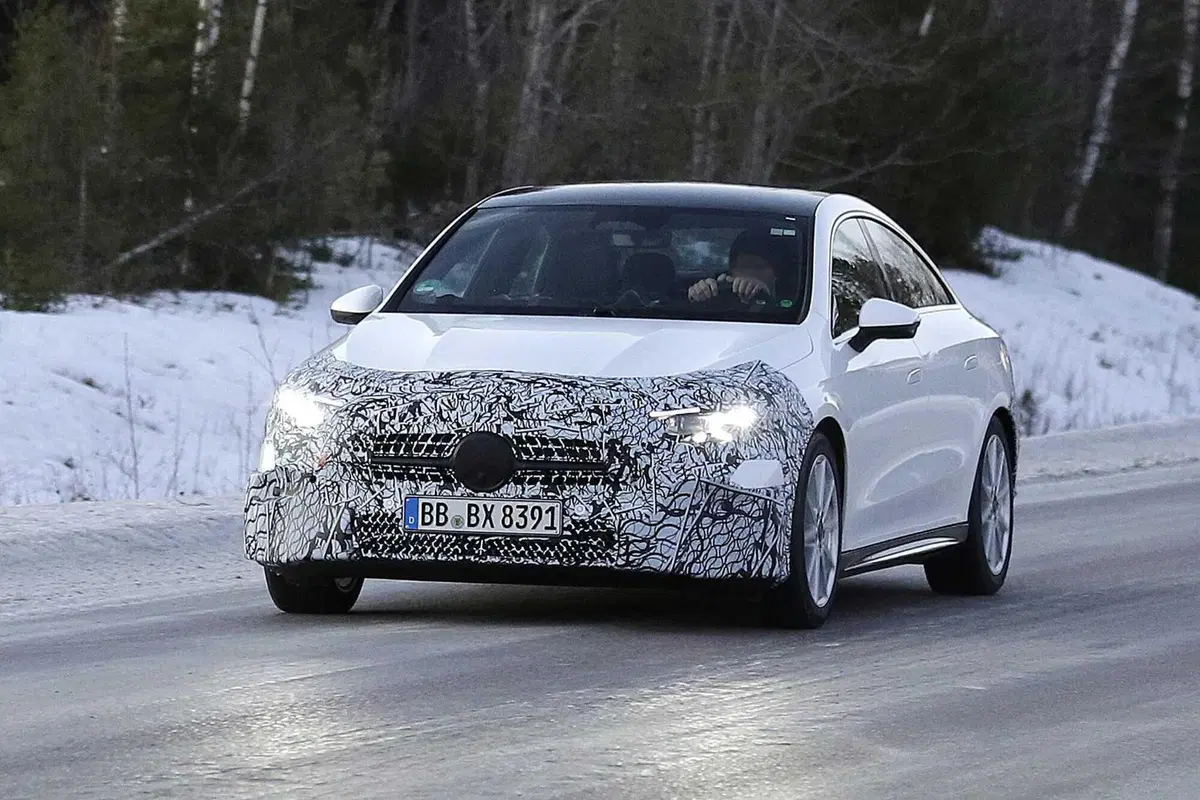 Nuova Mercedes CLA: l’innovazione modulare tra ibrido ed elettrico [Foto Spia] (2)