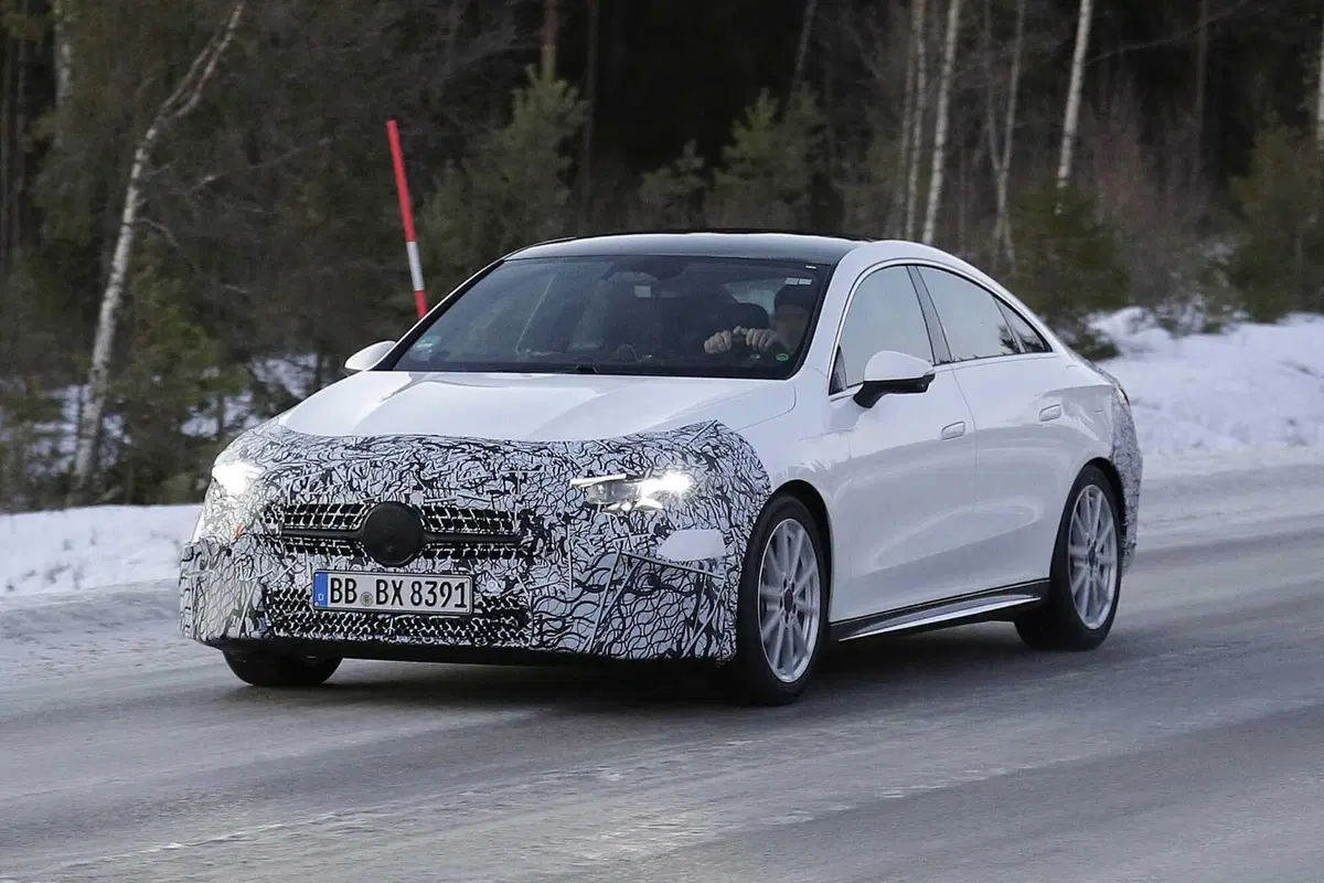 Nuova Mercedes CLA: l’innovazione modulare tra ibrido ed elettrico [Foto Spia] (3)