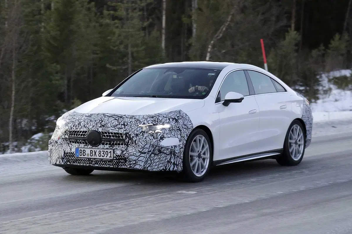 Nuova Mercedes CLA: l’innovazione modulare tra ibrido ed elettrico [Foto Spia] (4)