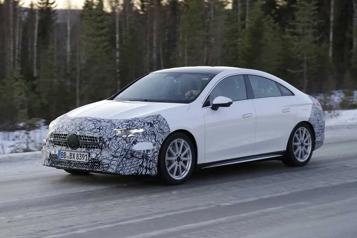 Nuova Mercedes CLA: l’innovazione modulare tra ibrido ed elettrico [Foto Spia] (5)