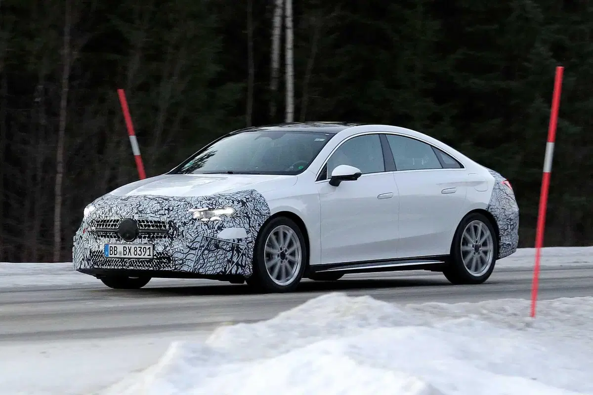 Nuova Mercedes CLA: l’innovazione modulare tra ibrido ed elettrico [Foto Spia] (6)