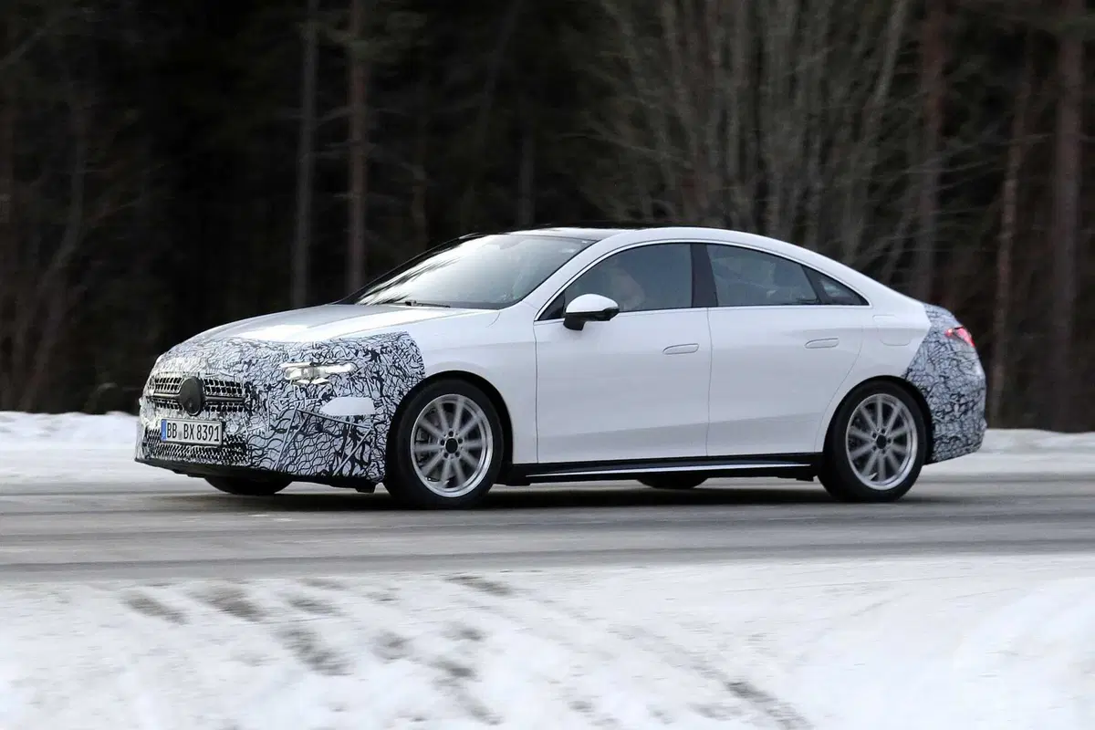 Nuova Mercedes CLA: l’innovazione modulare tra ibrido ed elettrico [Foto Spia] (7)