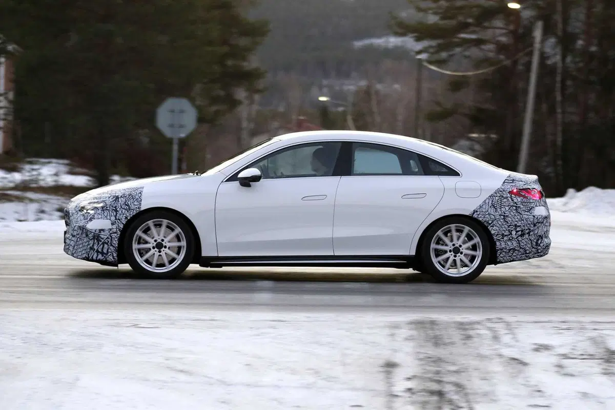 Nuova Mercedes CLA: l’innovazione modulare tra ibrido ed elettrico [Foto Spia] (9)