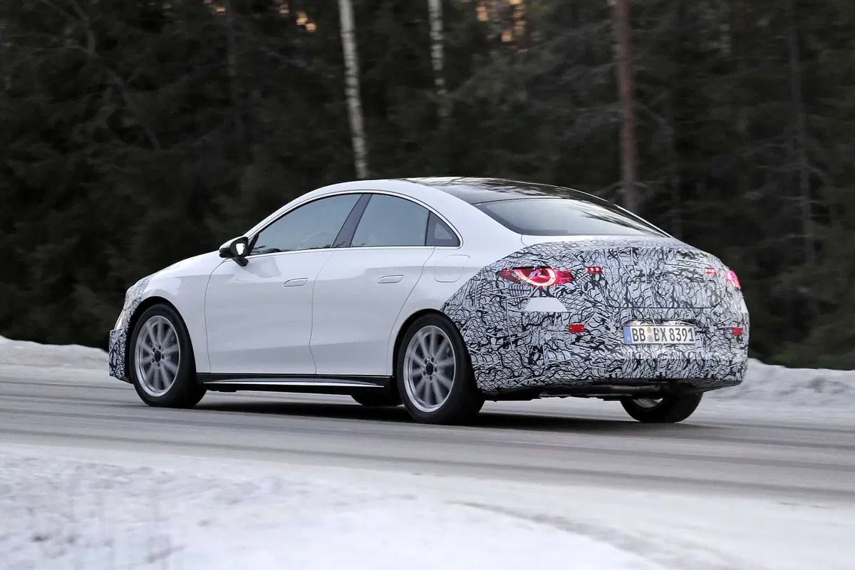 Nuova Mercedes CLA: l’innovazione modulare tra ibrido ed elettrico [Foto Spia] (12)