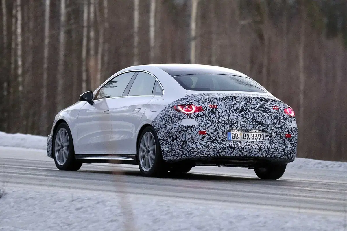 Nuova Mercedes CLA: l’innovazione modulare tra ibrido ed elettrico [Foto Spia] (13)