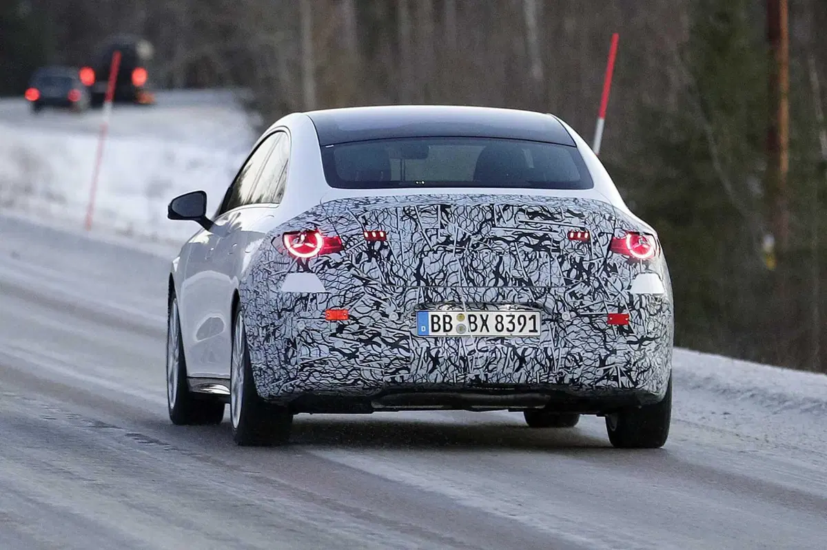 Nuova Mercedes CLA: l’innovazione modulare tra ibrido ed elettrico [Foto Spia] (15)