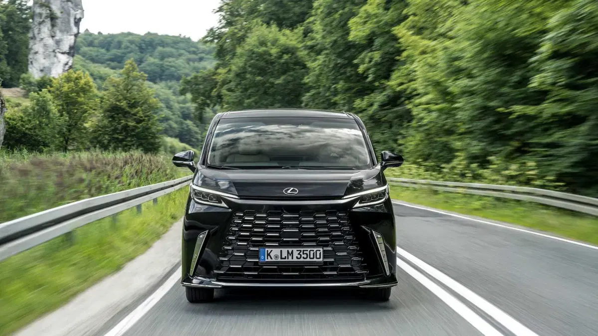 Lexus LM 2.5 hybrid Luxury 4p.ti auto (3)