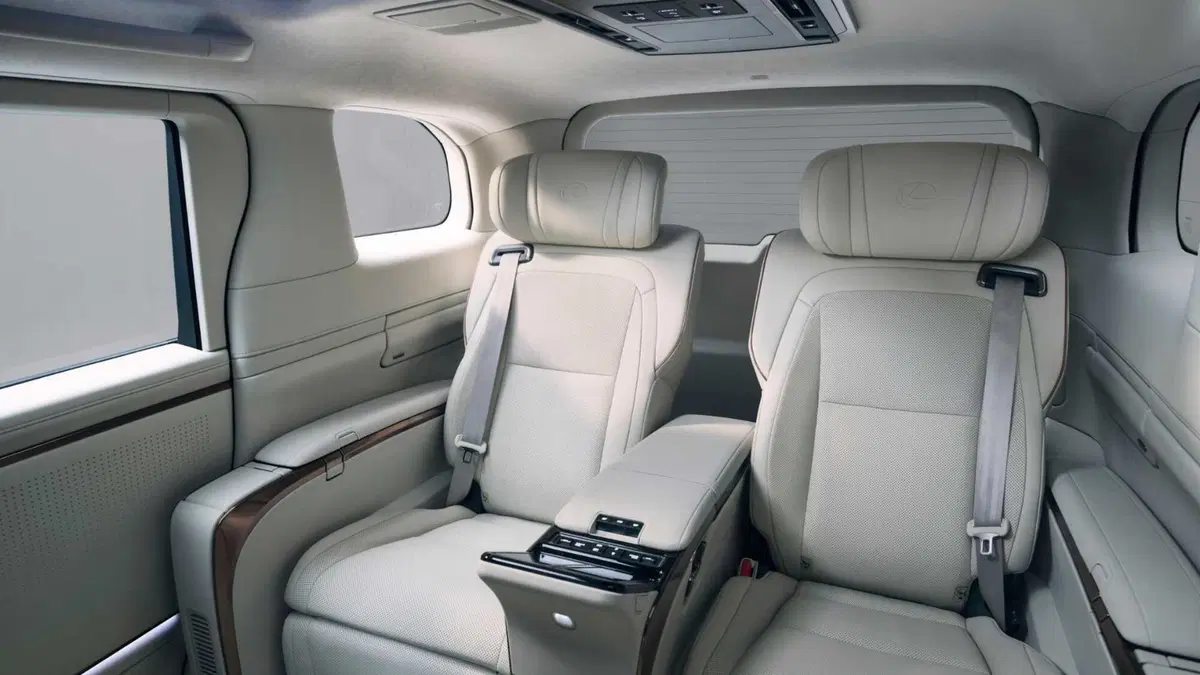 Lexus LM 2.5 hybrid Luxury 4p.ti auto (11)