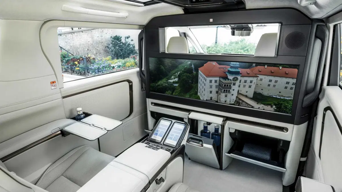 Lexus LM 2.5 hybrid Luxury 4p.ti auto (13)