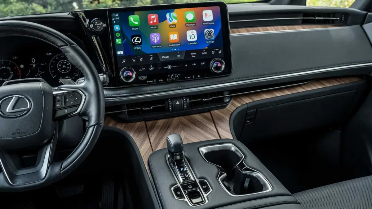 Lexus LM (8)