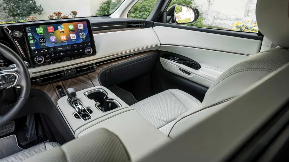 Lexus LM 2.5 hybrid Luxury 4p.ti auto (8)