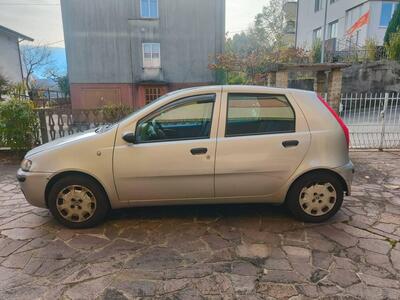 Fiat Punto 1.2i 16V cat 5 porte ELX  del 2001 usata a Valdagno