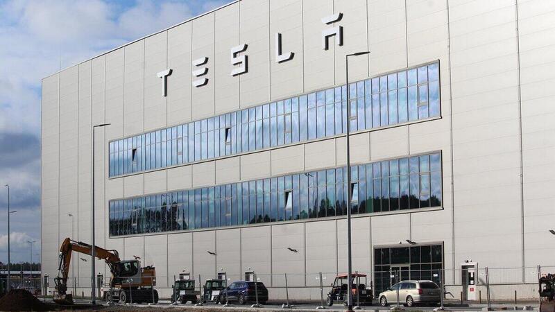 Tesla: a Berlino ci sono guai con i sindacati e le tazzine da caff&egrave;