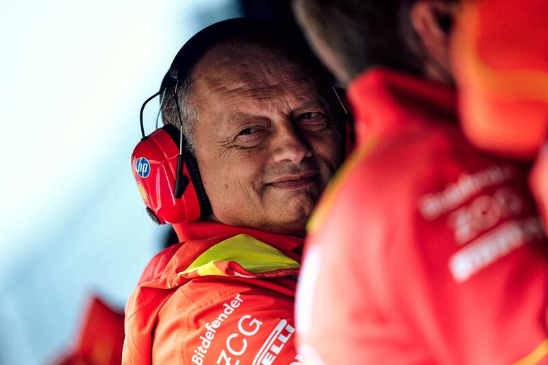 F1. Vasseur saluta Carlos Sainz: &ldquo;&Egrave; stato professionale fino all&rsquo;ultimo&rdquo;. E sull&rsquo;addio &ldquo;emozionante&rdquo; a Fiorano dice...