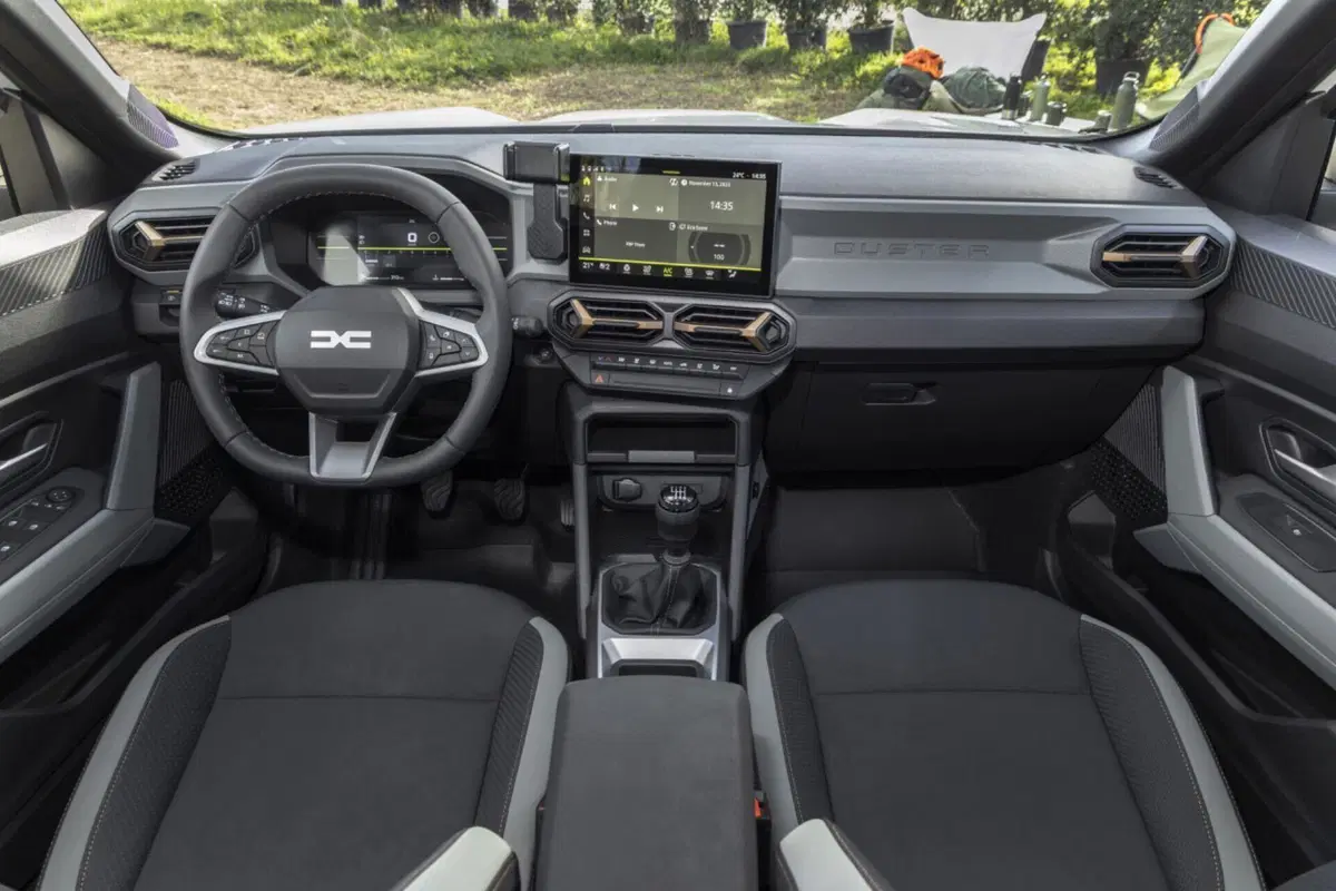 Nuova Dacia Duster 2024: motorizzazioni, allestimenti, optional e prezzi. Guida all’acquisto (7)