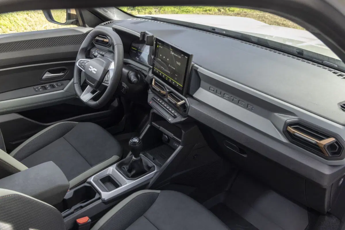 Nuova Dacia Duster 2024: motorizzazioni, allestimenti, optional e prezzi. Guida all’acquisto (8)
