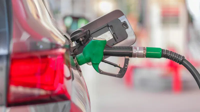 Risparmio energia, dieci regole: anche l'auto pu&ograve; dare una mano (e tanto)