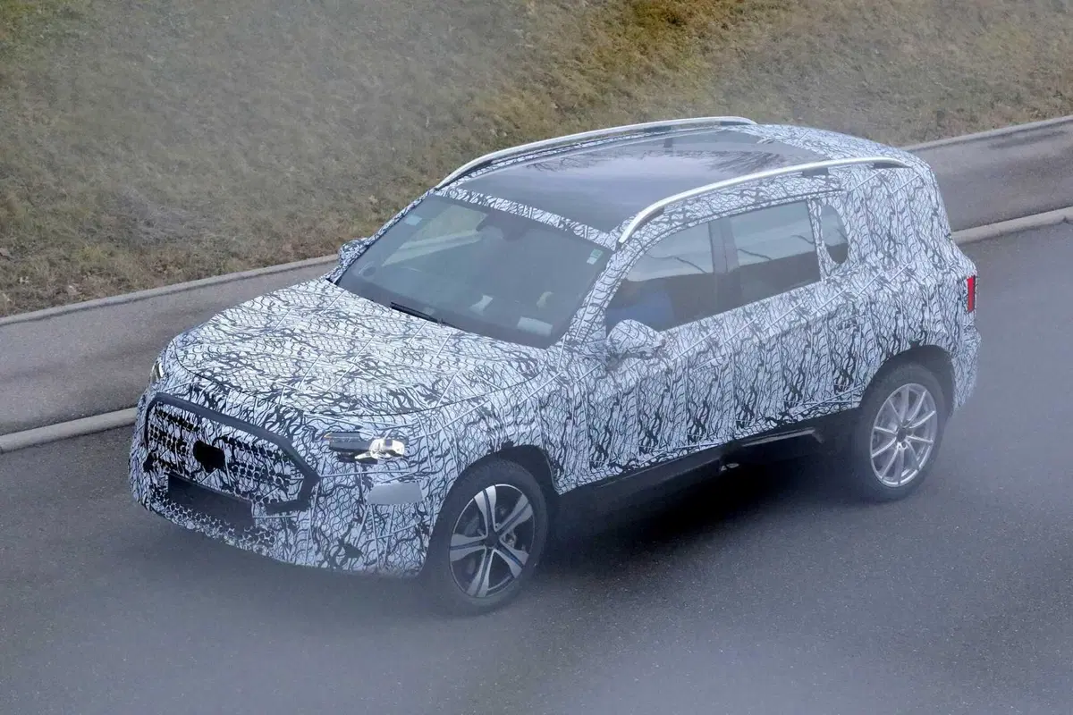 Mercedes GLB: la prossima generazione arriverà nel 2026 [Foto Spia] (2)