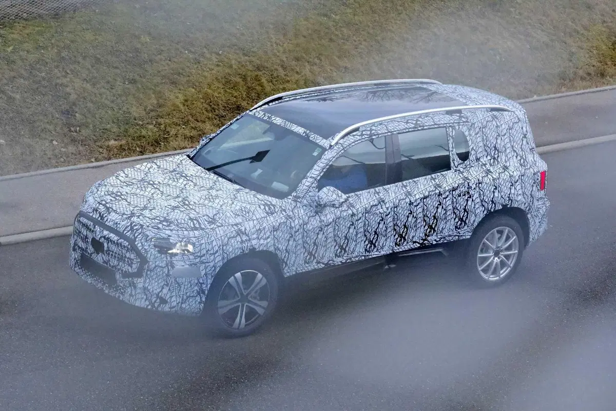 Mercedes GLB: la prossima generazione arriverà nel 2026 [Foto Spia] (3)