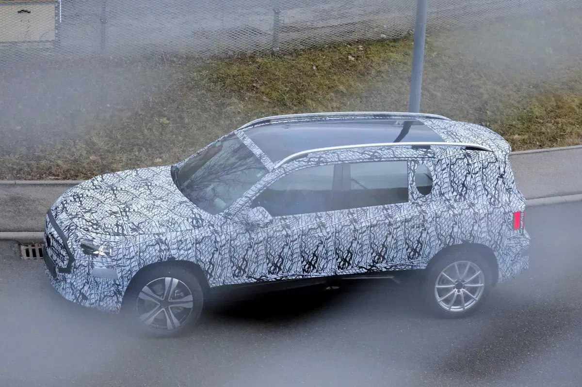 Mercedes GLB: la prossima generazione arriverà nel 2026 [Foto Spia] (5)
