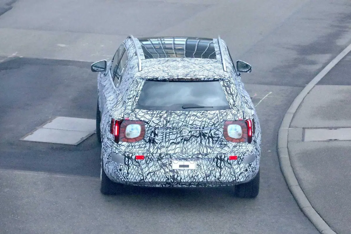 Mercedes GLB: la prossima generazione arriverà nel 2026 [Foto Spia] (14)