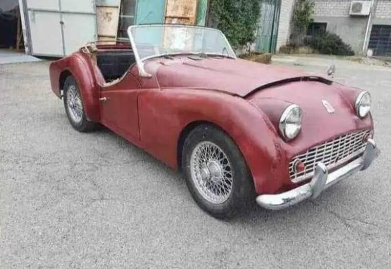 Triumph TR 3 da restauro totale d&#039;epoca del 1962 a Soresina