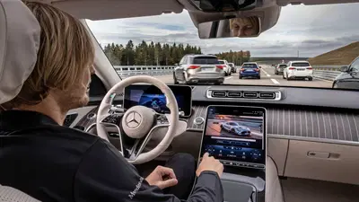 Mercedes ottiene il nullaosta per la guida autonoma a 95 km/h 