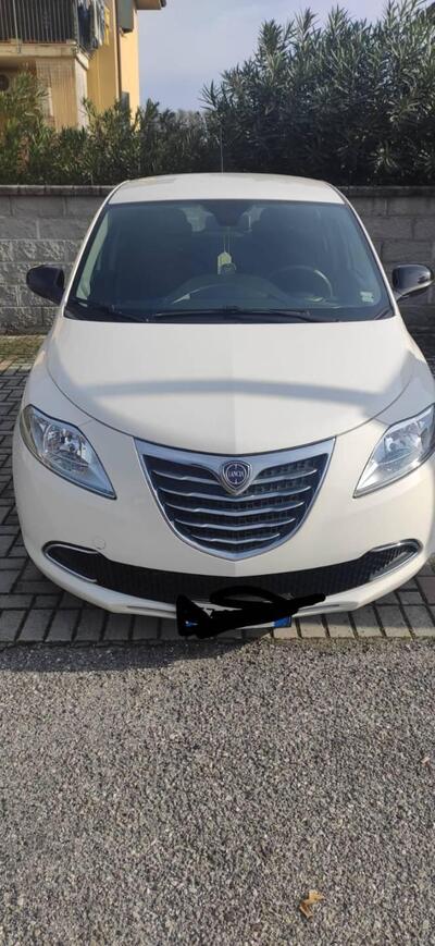 Lancia Ypsilon 1.3 MJT 16V 95 CV 5 porte S&amp;S 30th Anniversary del 2015 usata a Villimpenta