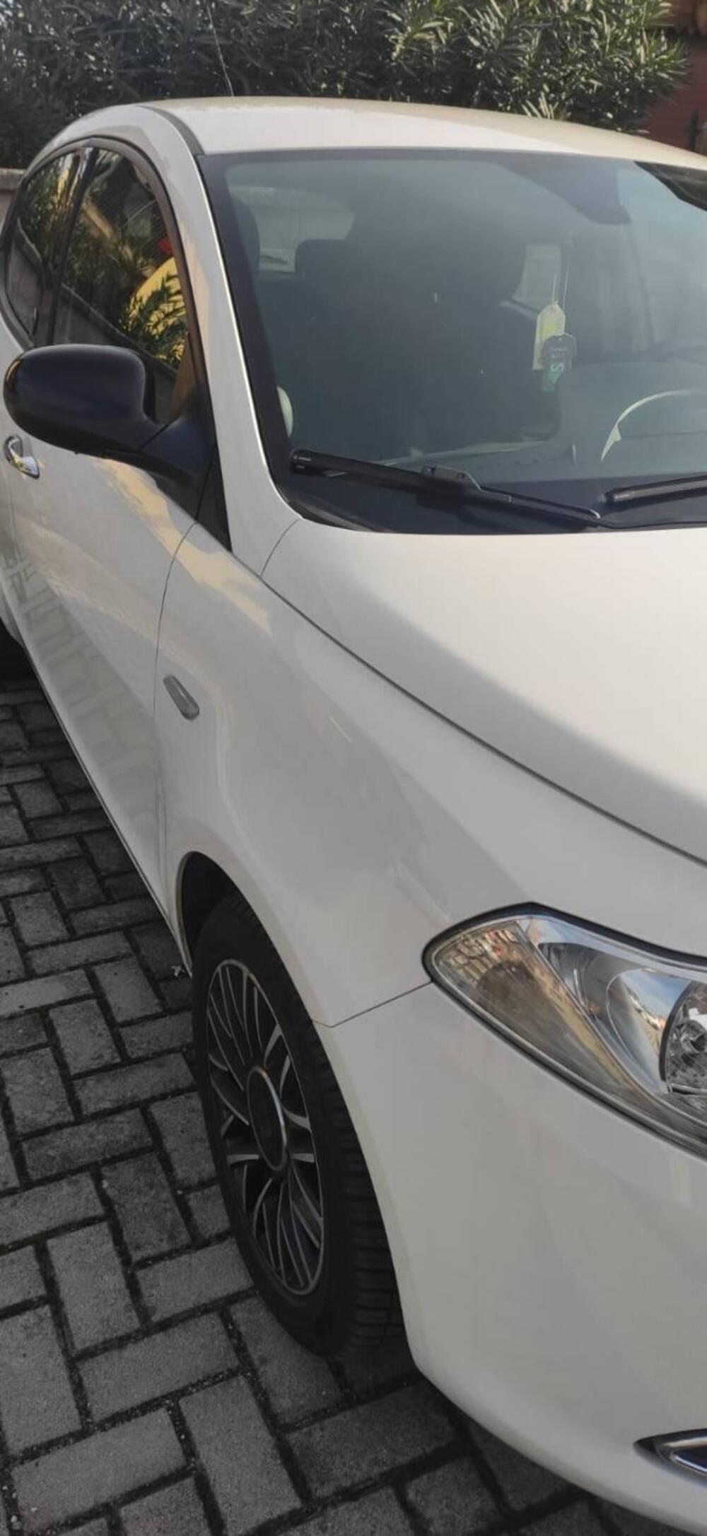 Lancia Ypsilon usata a Mantova (8)