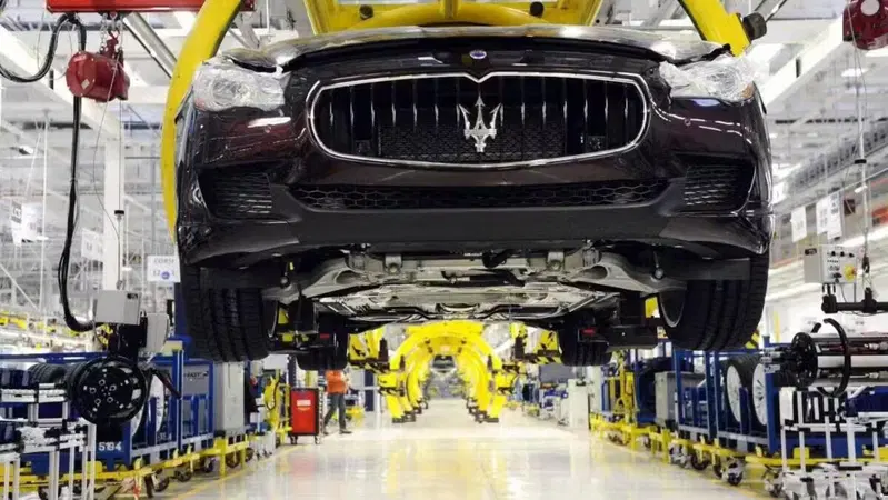 Maserati in abbandono, razziato il rame, nell'ex-Polo del lusso, non c'&egrave; nemmeno la vigilanza